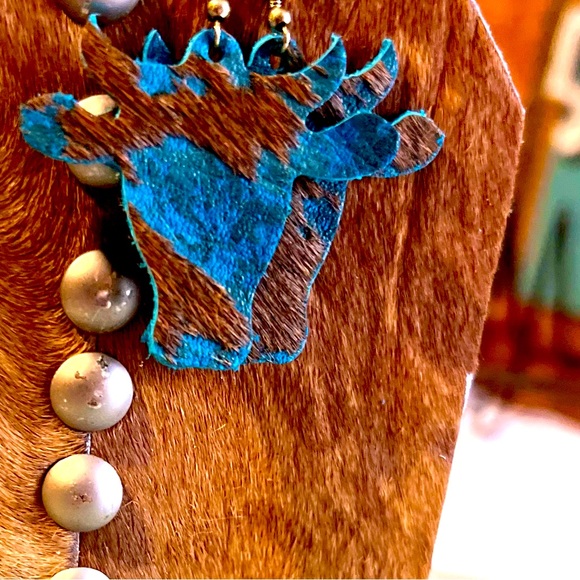 Bessie the bill cowhide earrings - Picture 4 of 4